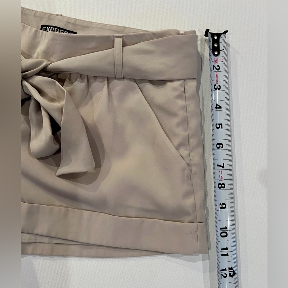 Express Obi Belt Cream Khaki Shorts Tailored Sash Cuffed Size 6 - Picture 2 of 9